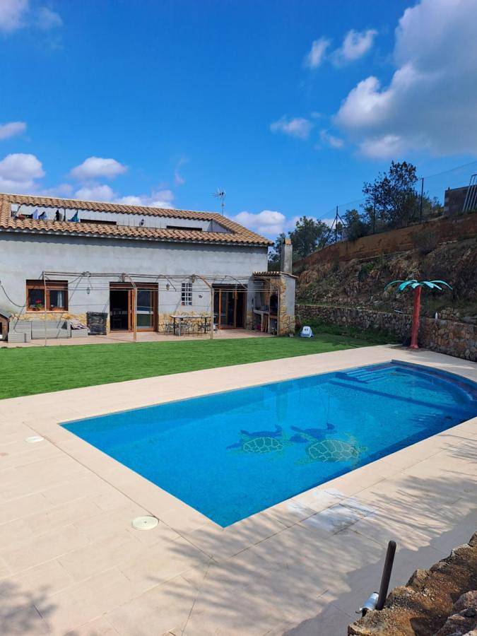 Casa rural para 10 personas, con piscina además de vistas y jardín, Se admiten mascotas en Massanet de la Selva - 2
