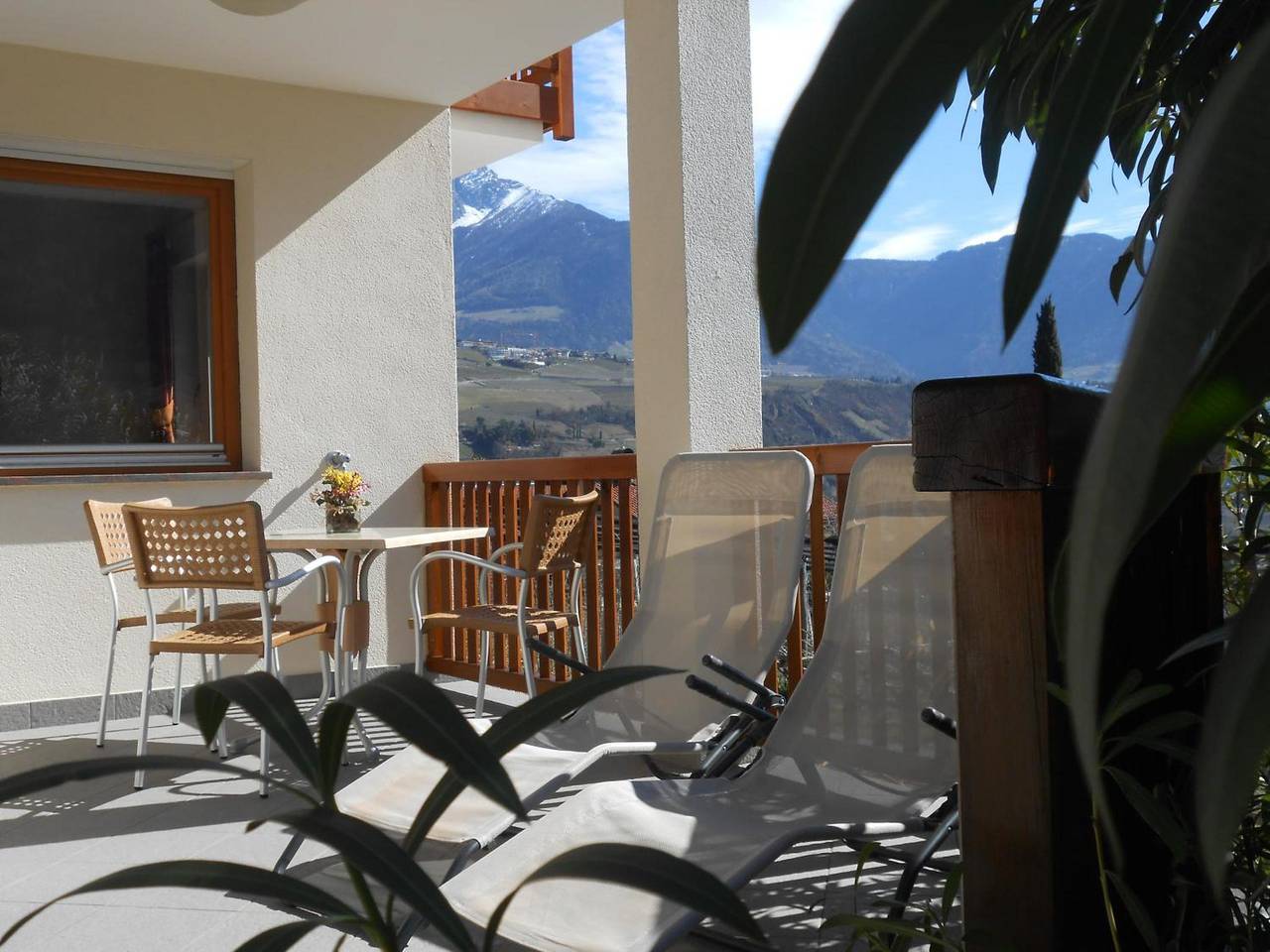 Ganze Wohnung, Ferienwohnung 'Sonnenblume' mit Bergblick, Wi-Fi und Klimaanlage in Algund, Texelgruppe