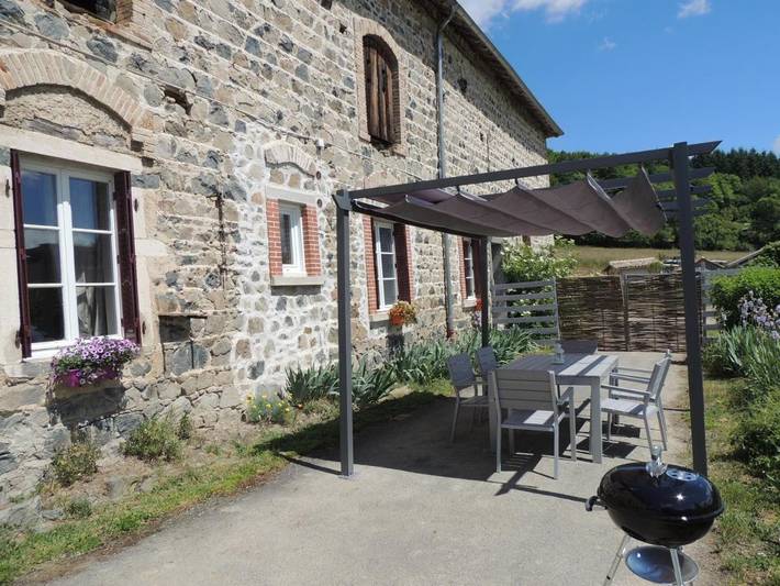 Location de vacances pour 6 personnes, avec jardin et vue à Vernay