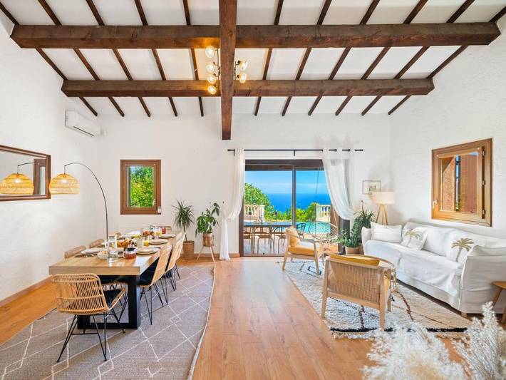 Villa pour 13 personnes, avec Jacuzzi et Terrasse ainsi que Jardin et Piscine à Beausoleil