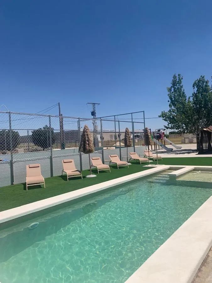 Casa rural para 12 personas, con piscina además de vistas y jardín, Familias con niños - 1