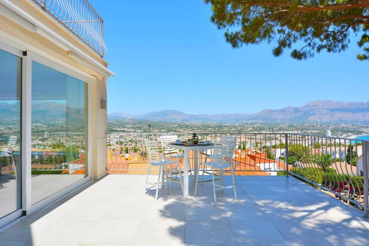 Casa rural para 9 personas, con jardín además de jacuzzi y piscina en Alfàs del Pi - 2