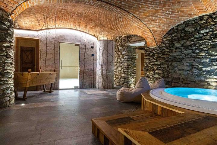 Chambre d’hôte pour 2 personnes, avec Terrasse et Jacuzzi ainsi que Jardin et Sauna dans Gressan