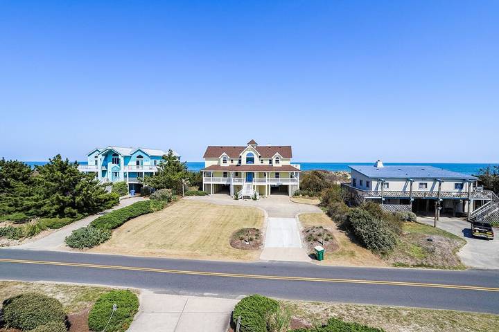 Vacation house for 16 people, with balcony and hot tub, with pets in Corolla