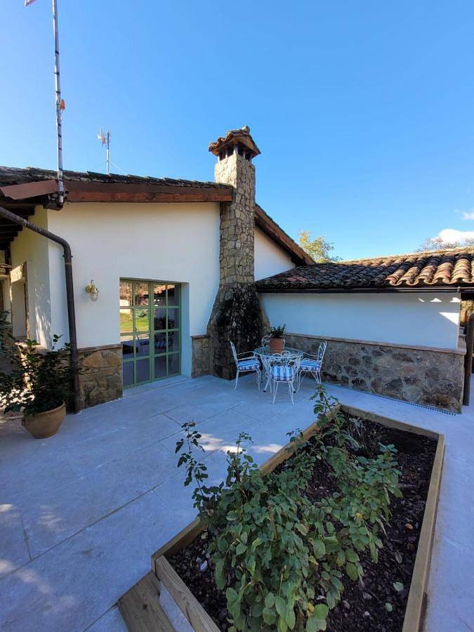 Casa de vacaciones para 6 personas, con vistas además de piscina y jardín, Se admiten mascotas en La Vera - 2