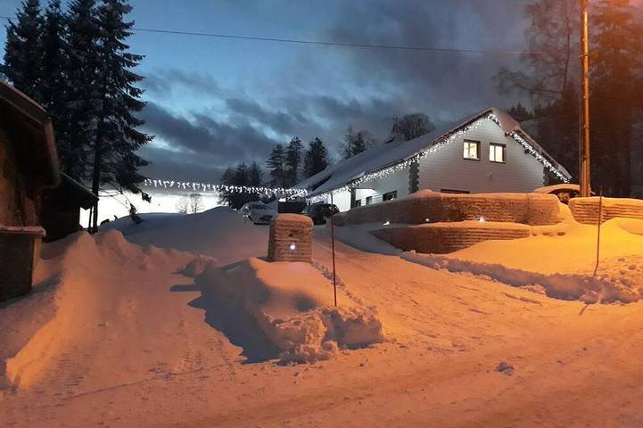 Maison pour 12 personnes, avec jardin, animaux acceptés à Foncine-le-Haut