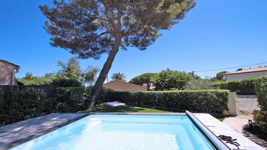 Gîte pour 6 personnes, avec piscine ainsi que jardin et terrasse dans Les Issambres - 2