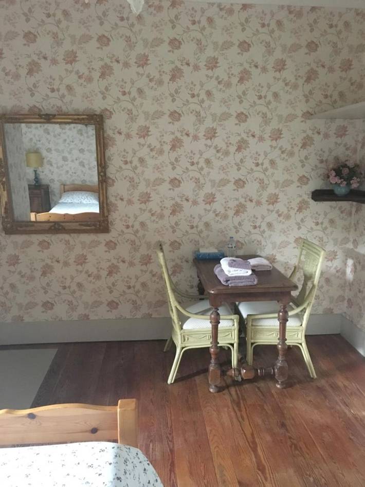 Chambre d’hôte pour 3 personnes, avec jardin ainsi que vue et piscine, animaux acceptés dans Belley - 4