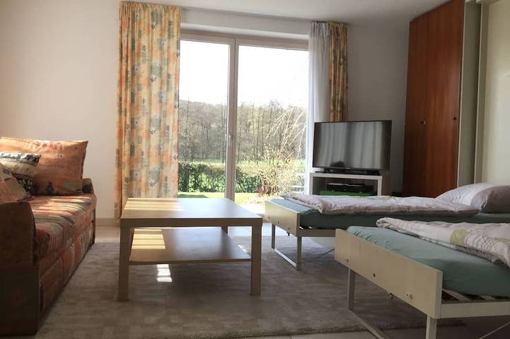 Entire apartment, Modern, quiet apartment in the countryside - in 30 minutes by train to Messe Frankfurt in Friedrichsdorf, Hochtaunuskreis