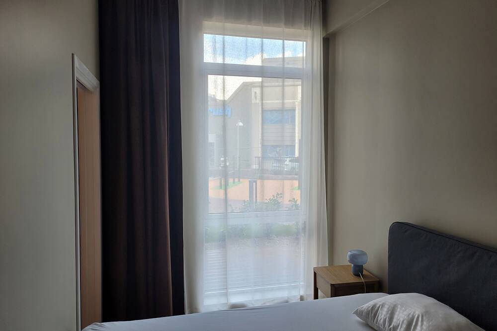 Ganze Wohnung, New apartment 5min to airport at Kokstad train station in Fana, Bergen