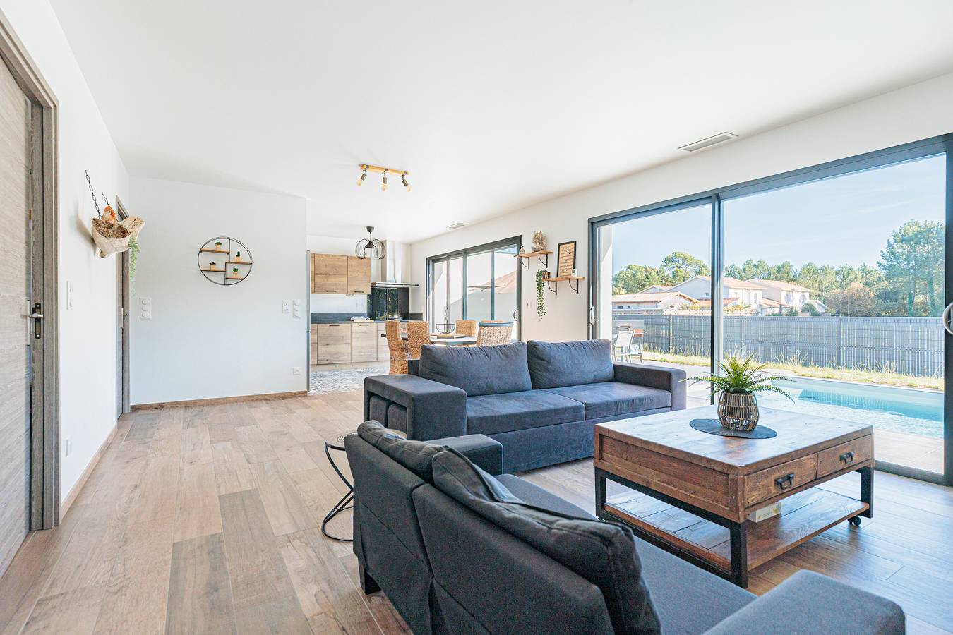 Contemporary Villa with Pool – Close to Beaches and Lake – 8 People in Azur, Côte d’Argent