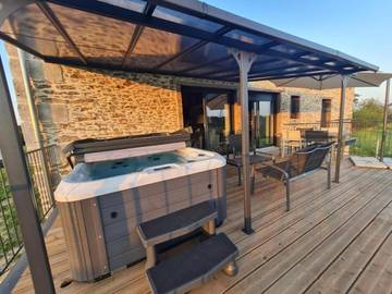 Gîte pour 4 personnes, avec jardin à Maurs