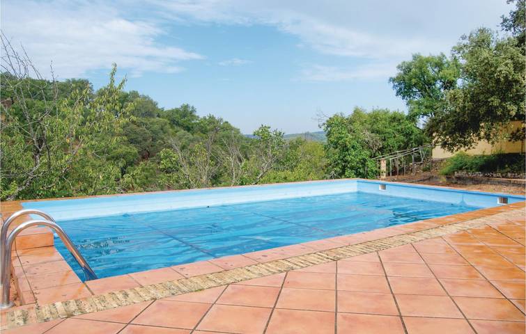 Spacious Apartment with Pool & Terrace in Cortegana, Sierra de Aracena y Picos de Aroche
