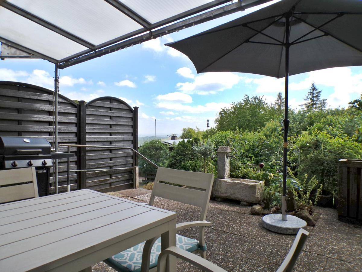 Ferienhaus am Knoten T12 - Terrasse mit Grill und Talblick, Haustier Willkommen Reihenhaus in Arborn, Greifenstein