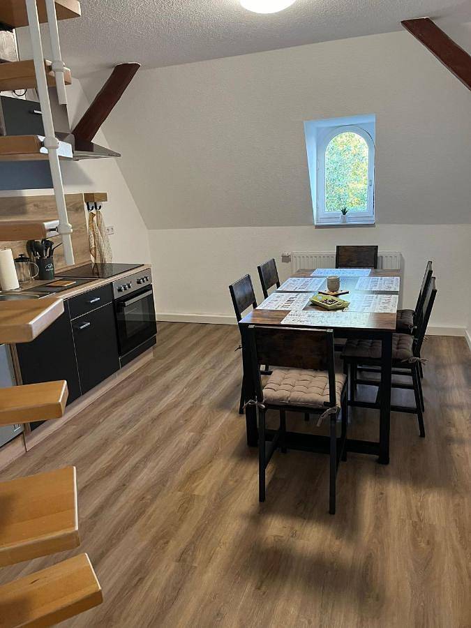 Ganze Wohnung, Seyfarthrooms - Crimmitschau 4 - 110qm, über 2 Etagen, zentral gelegen in Crimmitschau, Chemnitz und Umgebung