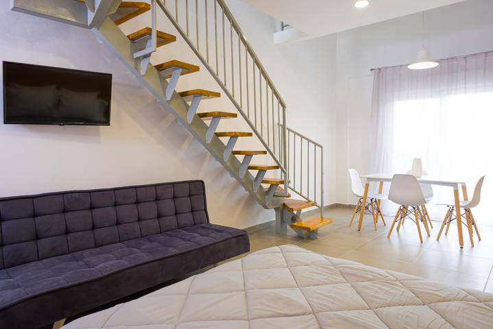Ferienwohnung für 5 Personen, mit Terrasse und Garten in Elounda
