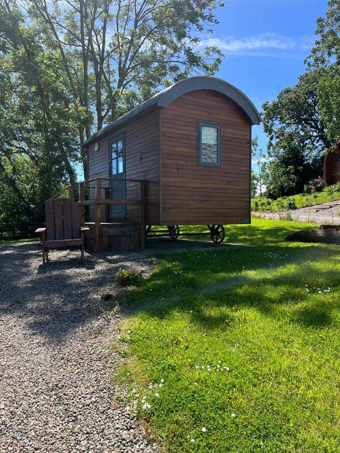 Oakwell holiday village in Drongawn Lough