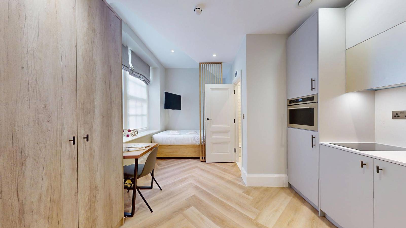 Entire studio, Cozy Suite in Sloane Square in Kensington and Chelsea, London