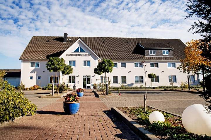 Hotel, mit Terrasse und Garten in Anklam - 4