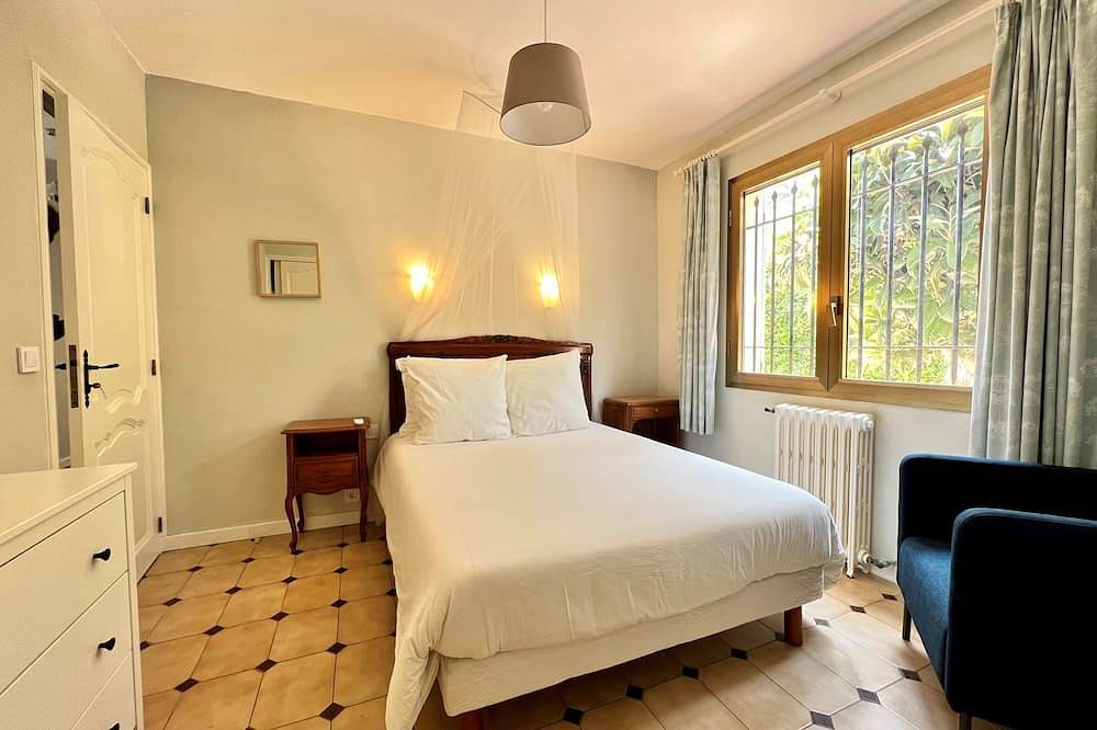 Villa mit eigenem Pool und Garten, nur wenige Gehminuten vom Strand und den Geschäften entfernt in Antibes, Mittelmeerküste (Frankreich)
