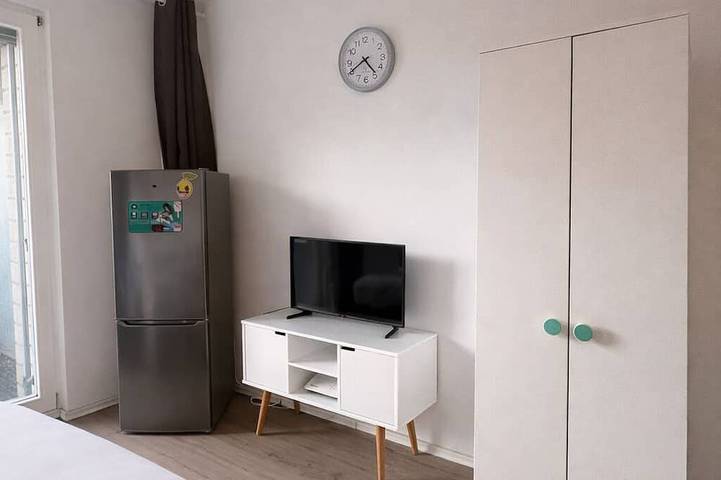 Ganze Wohnung, 1A-Lage Aachener Str.: Cafés, Park und Stadt! in Köln, Rheinland
