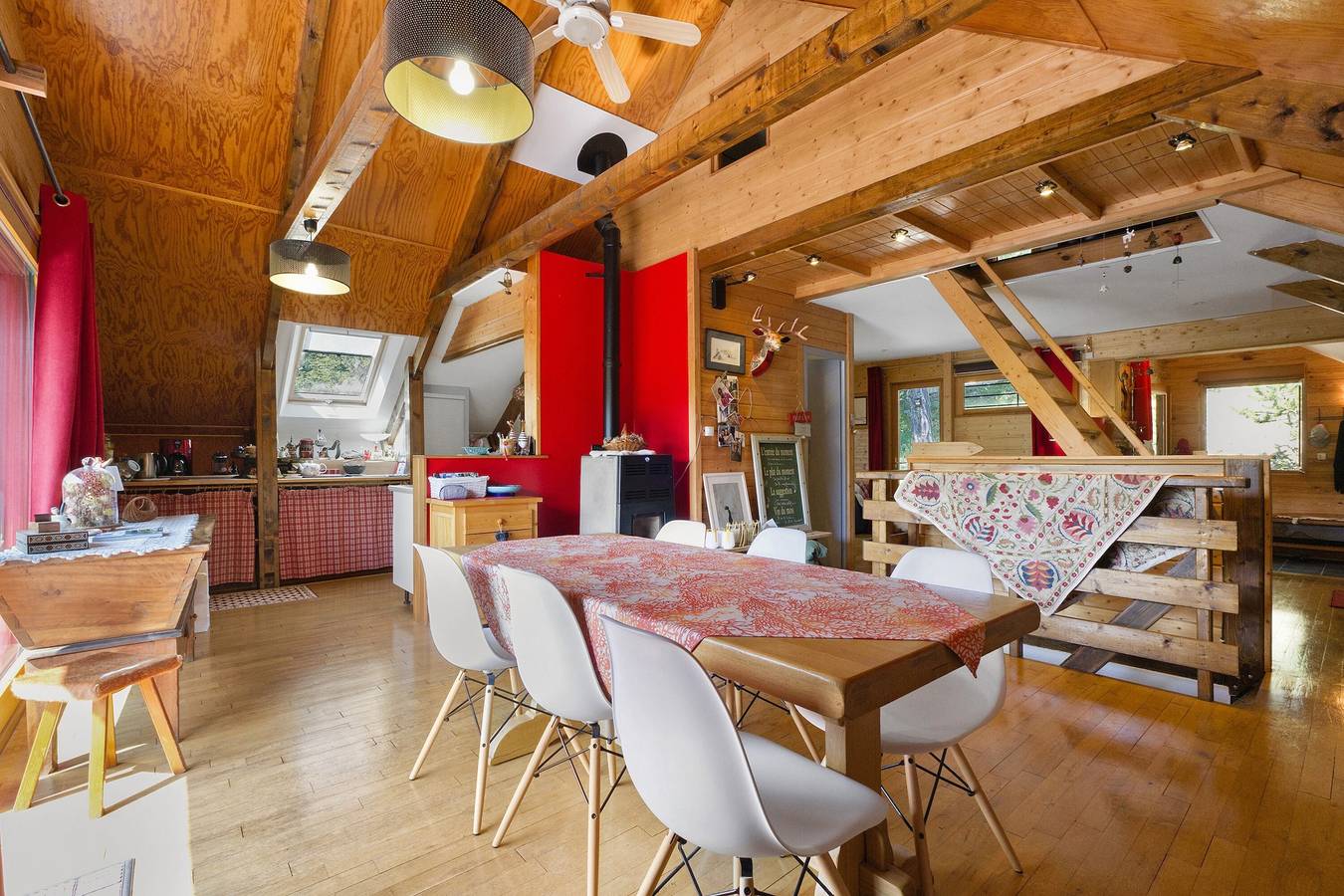 Chalet « Gresse » : Vue Montagne, Grande Terrasse et Espace Privatif en Herbe autour du Chalet in Gresse-en-Vercors, Parc naturel régional du Vercors