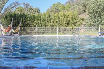 Cottage pour 8 personnes, avec jardin ainsi que piscine et terrasse à Lora del Río