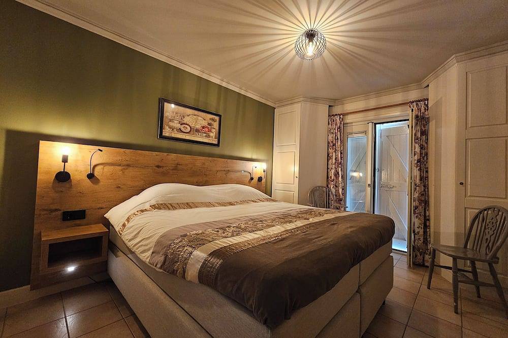 Beautiful private villa with large swimmingpool in Beaufort, Canal du Midi