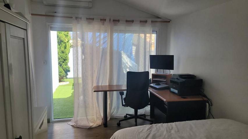 Location de vacances pour 4 personnes, avec jardin ainsi que vue et piscine à Montarnaud - 3