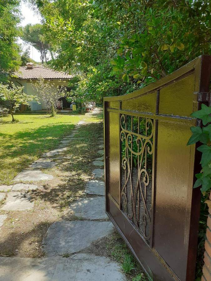 Casa Charming immersa nel verde in Forte dei Marmi, Italienische Riviera