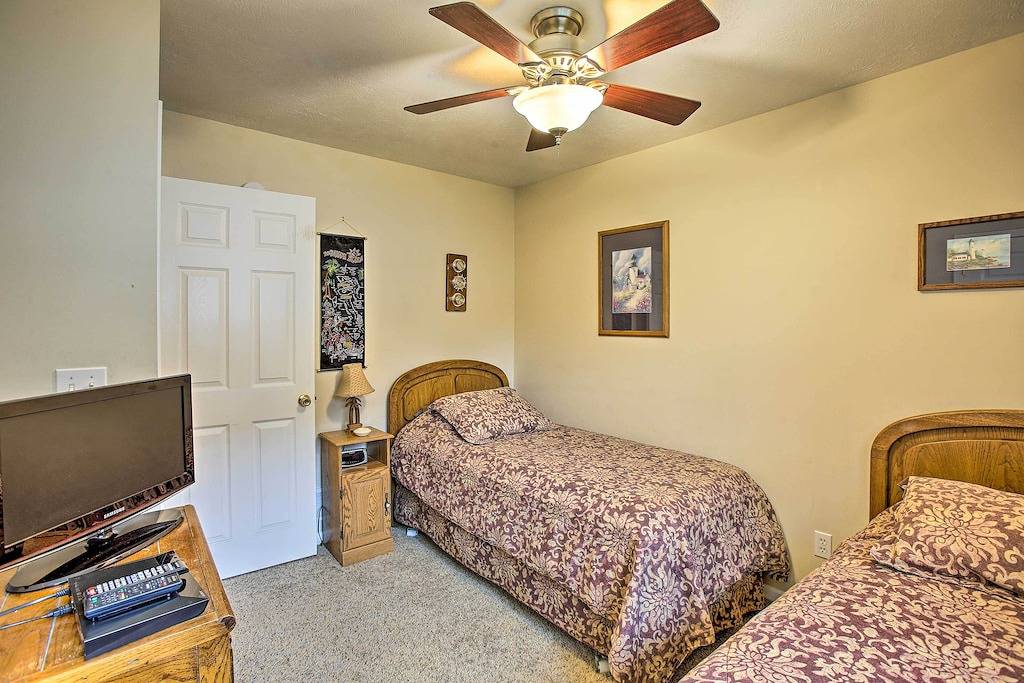 Lakefront Prudenville House mit Hof und eigenem Dock! in Prudenville, Roscommon County