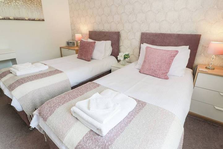 Simply Suite, pet friendly, with a garden in Castle Douglas in Loch Ken, Castle Douglas