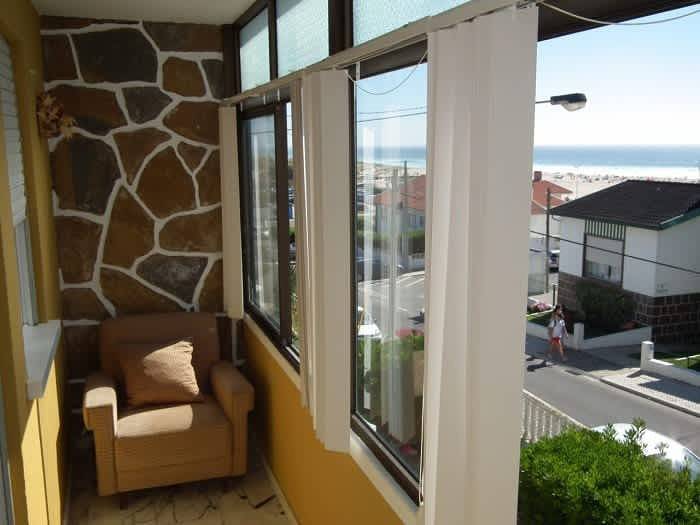 Appartement entier, House Zizi Bela with Sunset Beachview in Praia da Areia Branca, Lourinhã