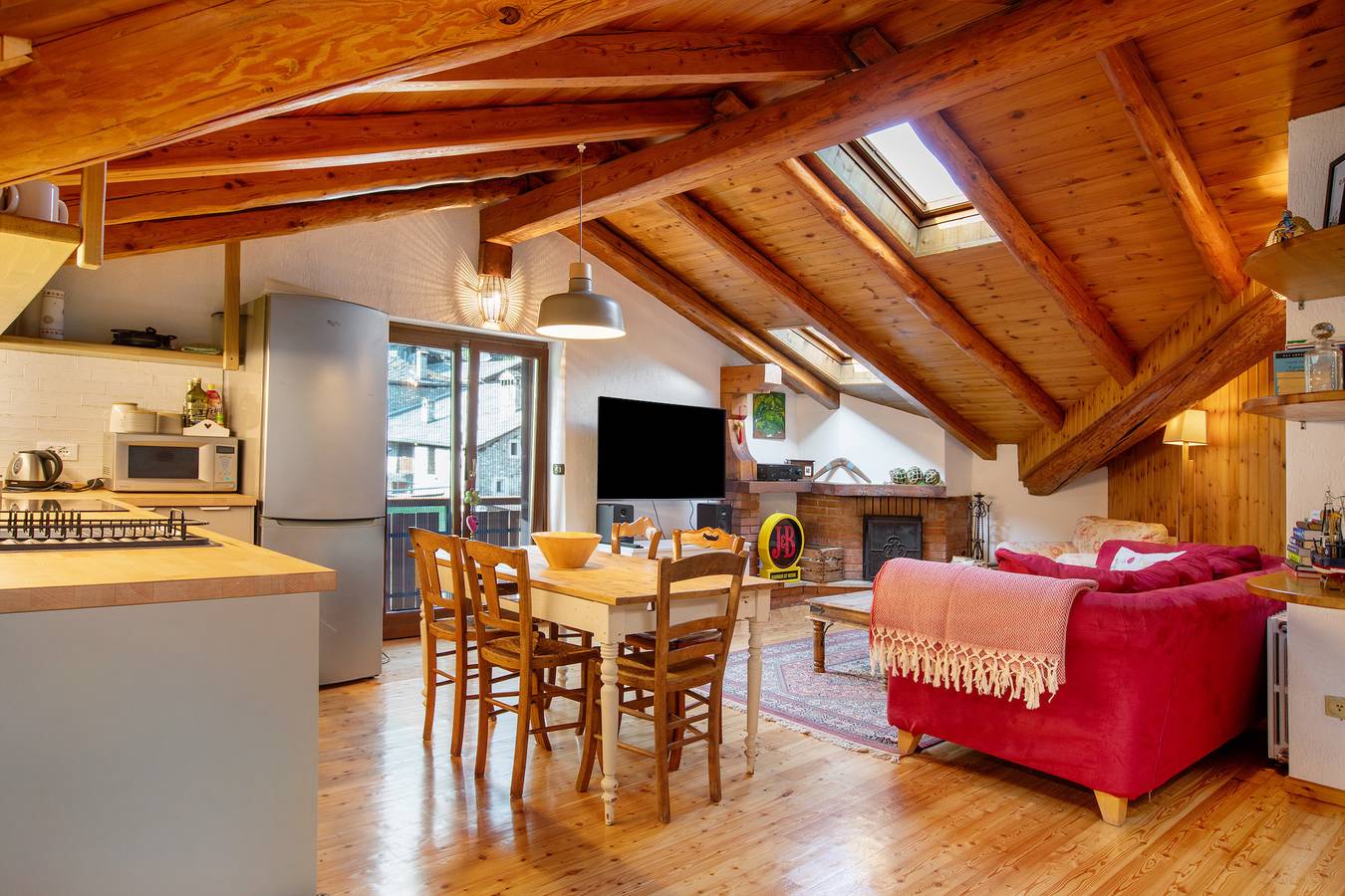 Ganze Wohnung, Ferienwohnung 'Casa Olma' mit Bergblick, privater Terrasse und Wi-Fi in Gressan, Comune di Gressan