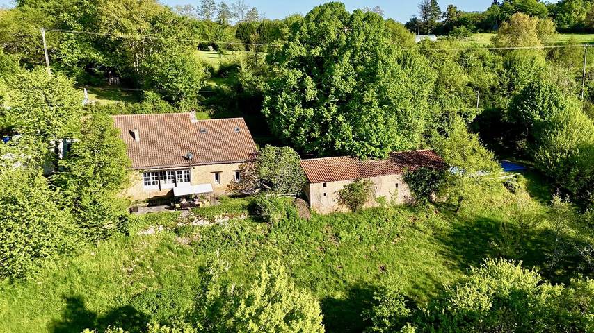 Gîte pour 8 personnes, avec piscine à Le Buisson-de-Cadouin