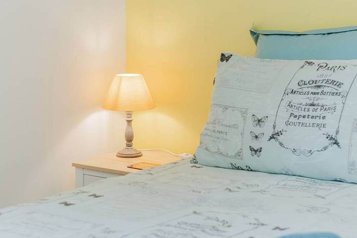 Gîte pour 6 personnes, avec jardin et piscine à Villeneuve-la-Comtesse - 4