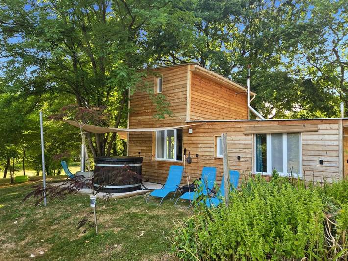 Location de vacances pour 6 personnes, avec jardin et sauna ainsi que vue et vue sur le lac dans Dommartin-lès-Cuiseaux