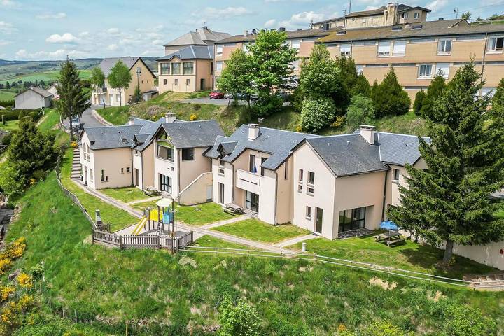 Gîte pour 4 personnes, avec piscine et balcon à Châteauneuf-de-Randon