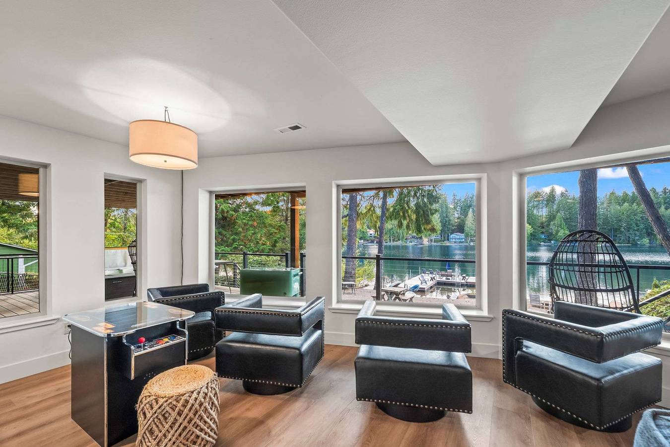 Lakefront Luxury Hot Tub Dock Retreat in Puget Sound