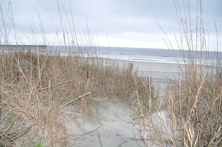 Vacation rental for 10 people, with yard and balcony in North Myrtle Beach