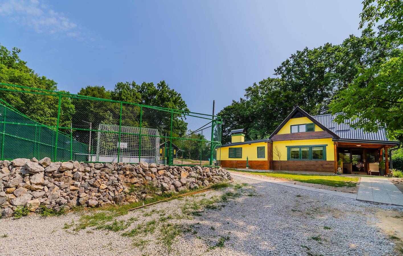 Reizende 2-Zimmer-Wohnung mit Pool, Terrasse und 2 km zum Strand in Sisak-Moslavina