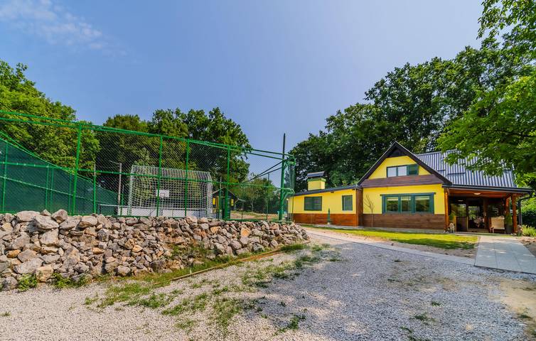 Reizende 2-Zimmer-Wohnung mit Pool, Terrasse und 2 km zum Strand in Sisak-Moslavina