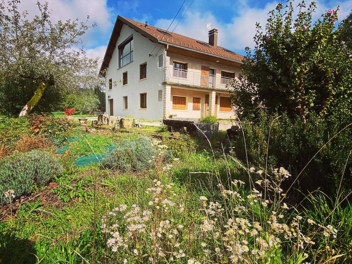 Appartement entier, Two-Bedroom Apartment in Cuttura, Parc naturel régional du Haut-Jura