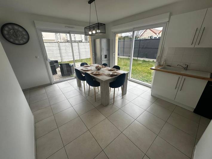 Location de vacances pour 6 personnes, avec vue et jardin à Sainte-Savine - 3