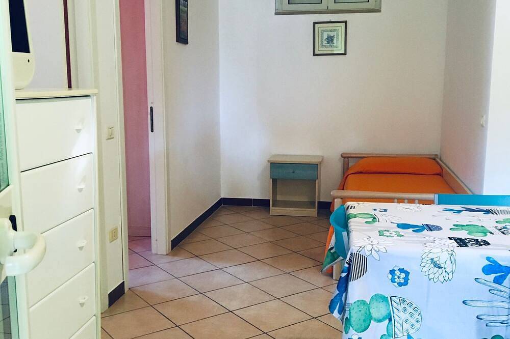 Mimosa C Vila com três quartos para 6 pessoas, 2 quartos e sala com 2 camas in Molinella (Foggia), Gargano
