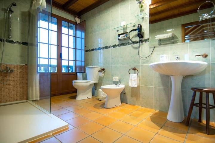 Casa rural para 3 personas, con Balcón y Terraza además de Jardín y Piscina en Padrón - 2