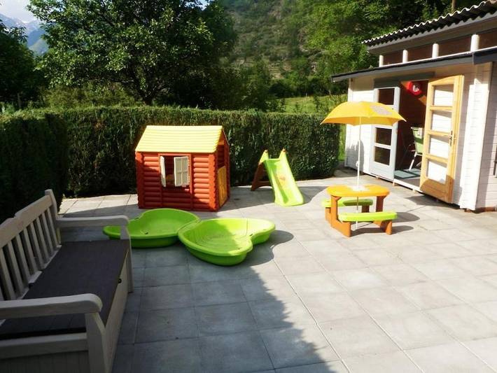 Ferienhaus für 24 Personen, mit Whirlpool und Terrasse sowie Garten und Sauna in Visperterminen
