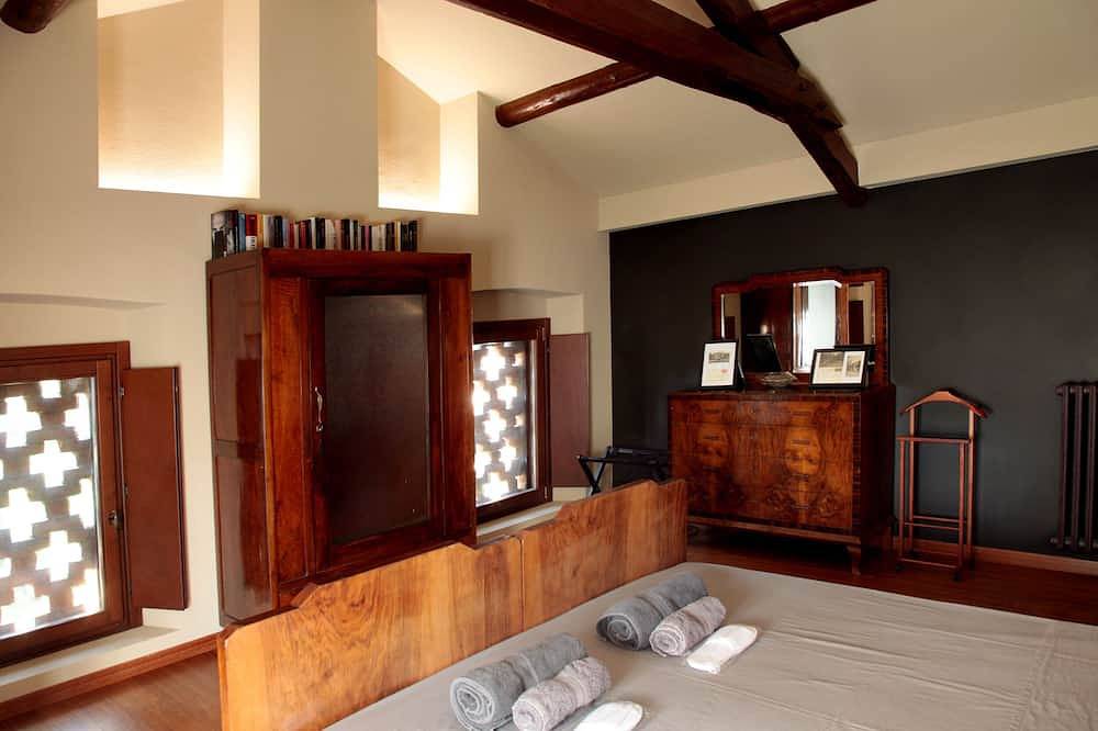 Villa Lucini 1886 \"La Dolcevita,\" Cottage 1. Near Lake Como & Milan. Tank Pool! in Olgiate Molgora, Brianza