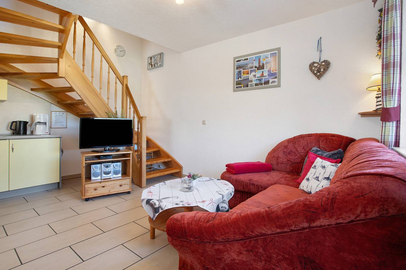 Entire apartment, Apartment 'Fewo 12 - Halbinsel Darss - Ostsee' with Private Terrace, Shared Garden and Wi-Fi in Wieck am Darß, Peninsula Fischland - Darss - Zingst