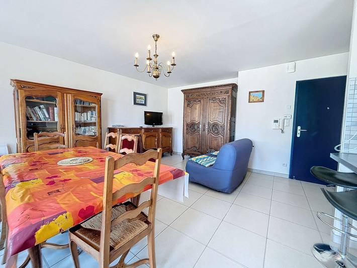 Apartamento entero, Apartamento céntrico con 2 habitaciones, ascensor, parking y cercano a la playa en Granville in Granville, Côte de la Déroute